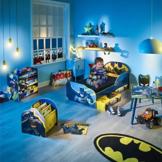 Cama Batman para niños con espacio de almacenamiento.