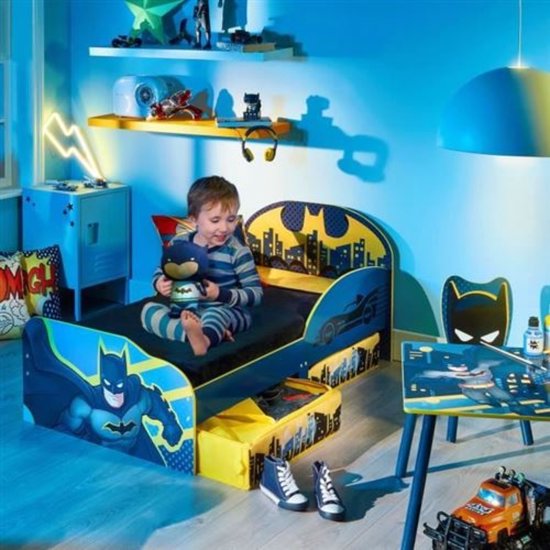 Cama Batman para niños con espacio de almacenamiento.